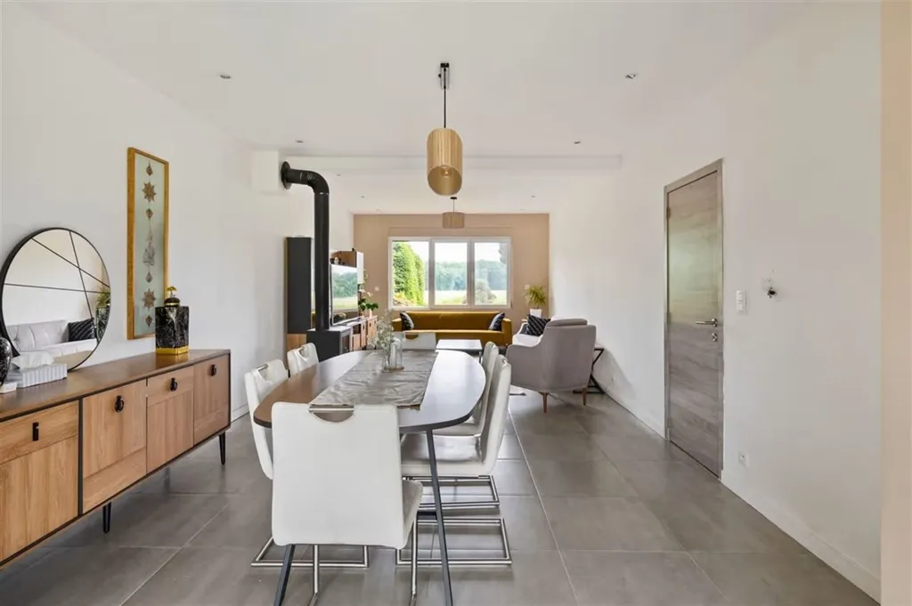 Salle à manger - Maison Rénovée avec Jardin à Duffel
