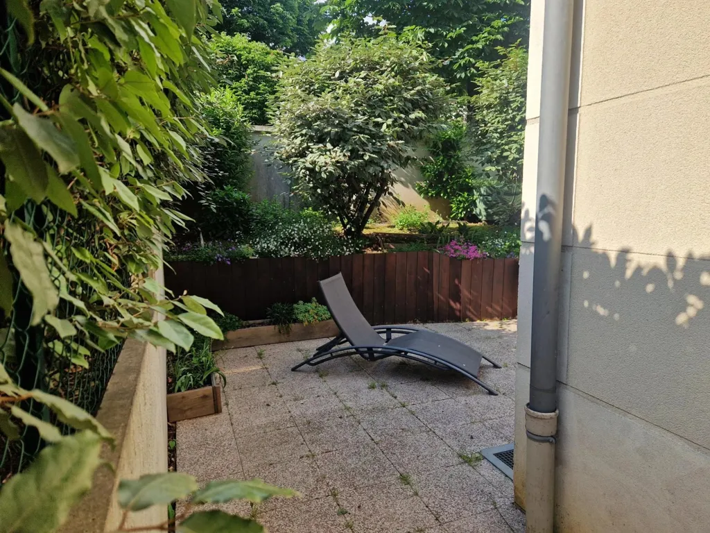 Garden - 2-Bedroom Flat with Private Garden in Thiais Centre