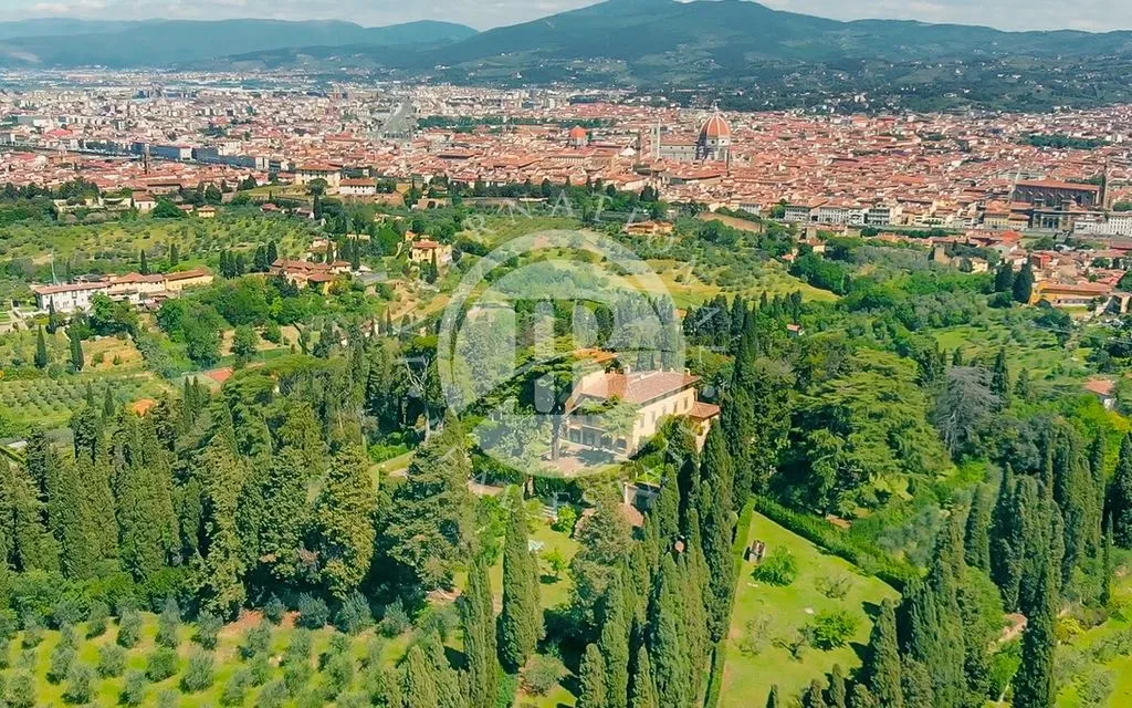 Õhuvaade - Historic Villa with Hilltop Views in Florence