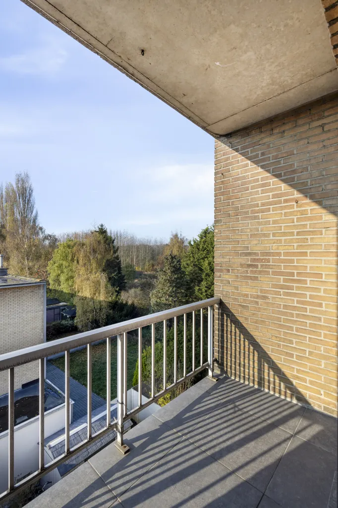 Rõdu - Two-Bedroom Apartment with Terrace in Merksem
