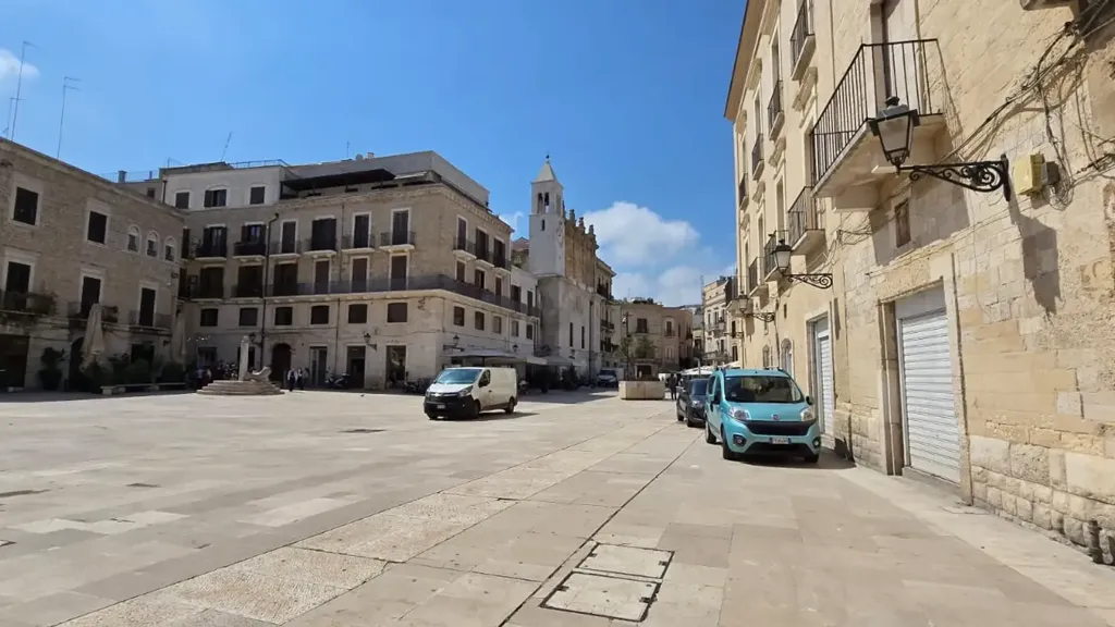 Extérieur - Quadrilocale with Balcony in Bari's Historic Centre