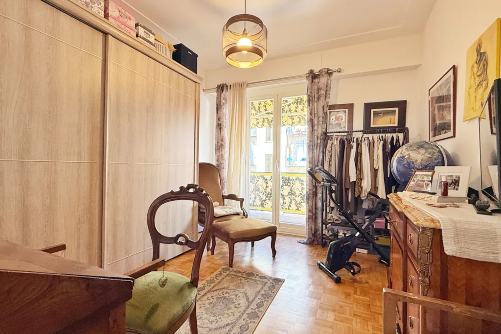 Bureau - Appartement Traversant avec Terrasse à Nice