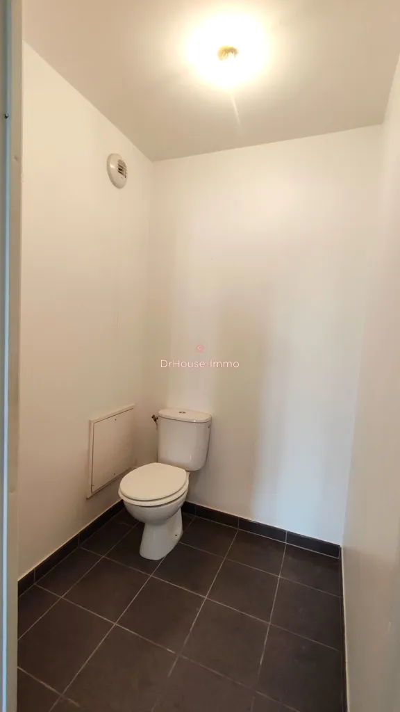 Bagni - 3-Bed Flat with Balcony in Secure Residence