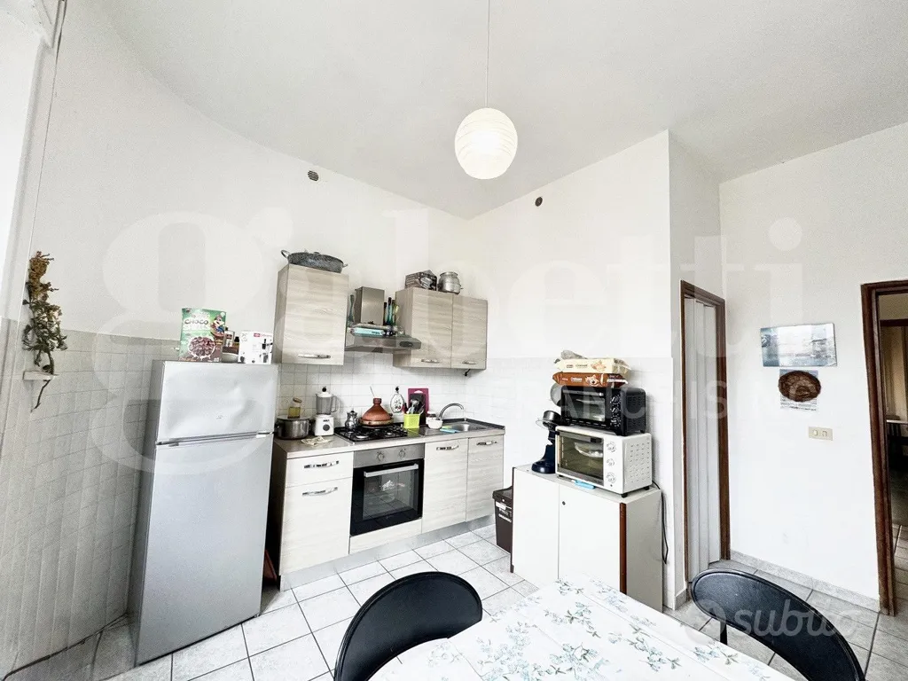 Cuisine - First Floor Flat with Fireplace in Orte