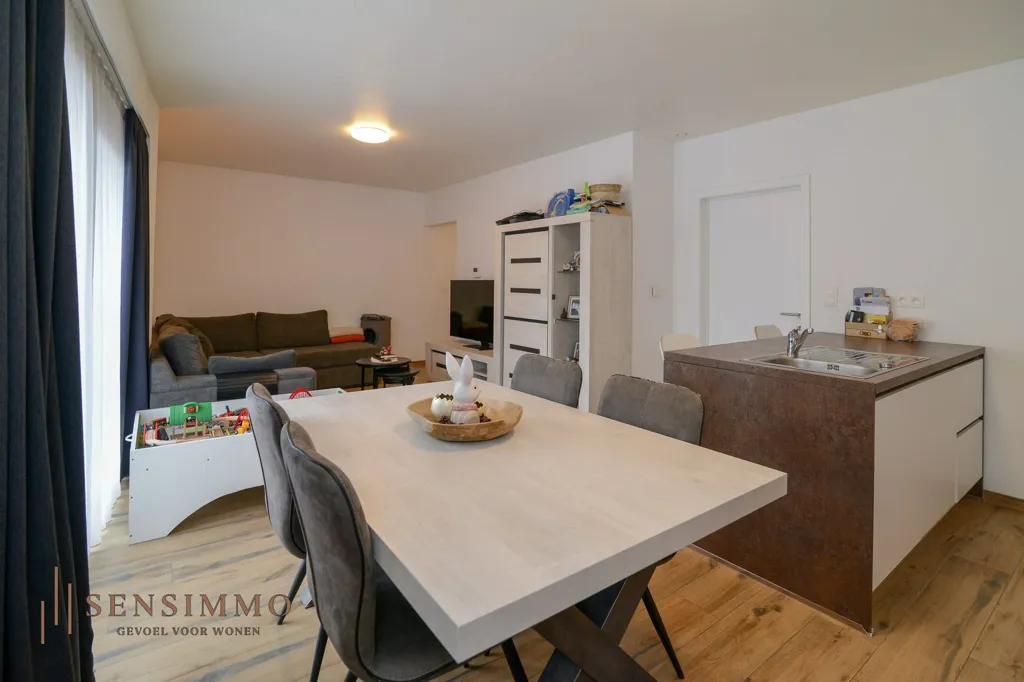 Salle à manger - Appartement Moderne avec Terrasse à Maasmechelen