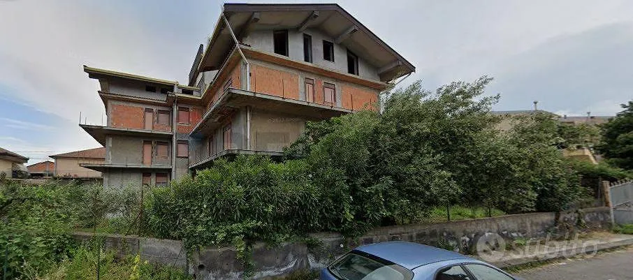 Välivaade - 3-Storey Development with Land in Linguaglossa