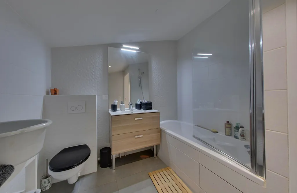 Salles de bain - Appartement de 4 Pièces avec Balcon à Nogent-sur-Marne