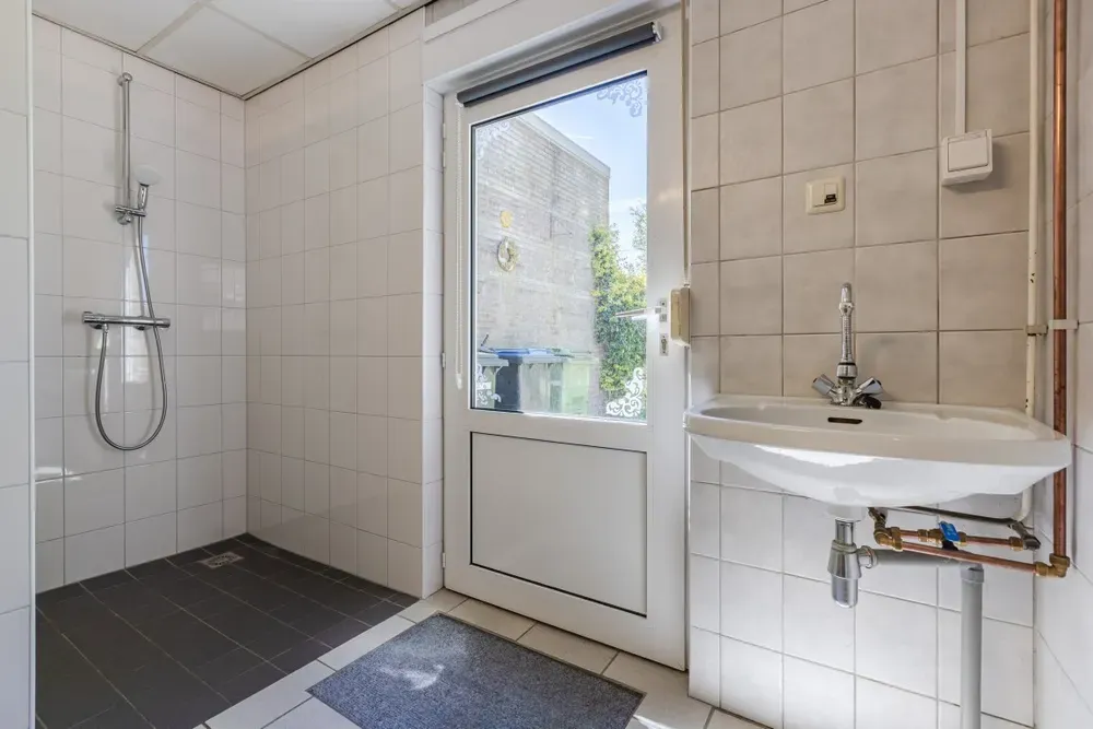 Salles de bain - Spacious Detached House with Garden in Ossendrecht
