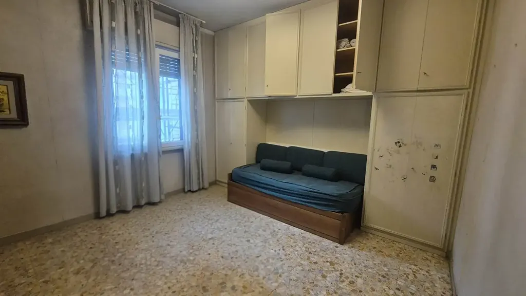 Chambres - 4-Room Apartment with Balcony in Florence