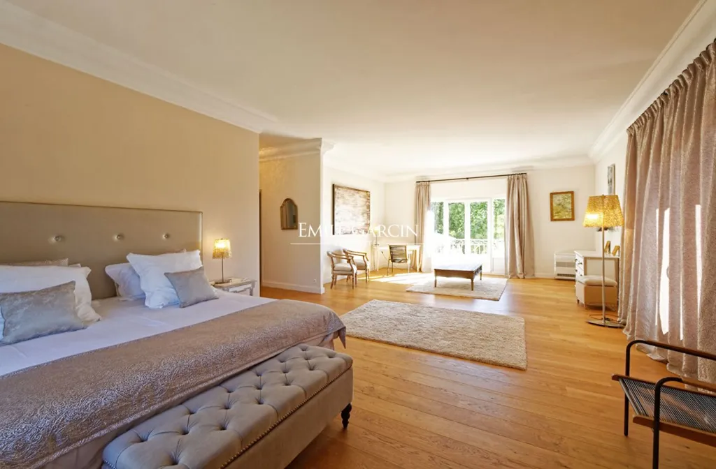 Bedrooms - Luxury Villa with Private Lake in Brignoles