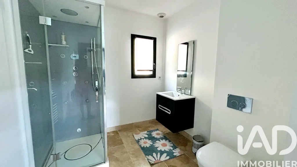 Salles de bain - Villa Contemporaine avec Vue Panoramique à Gémenos