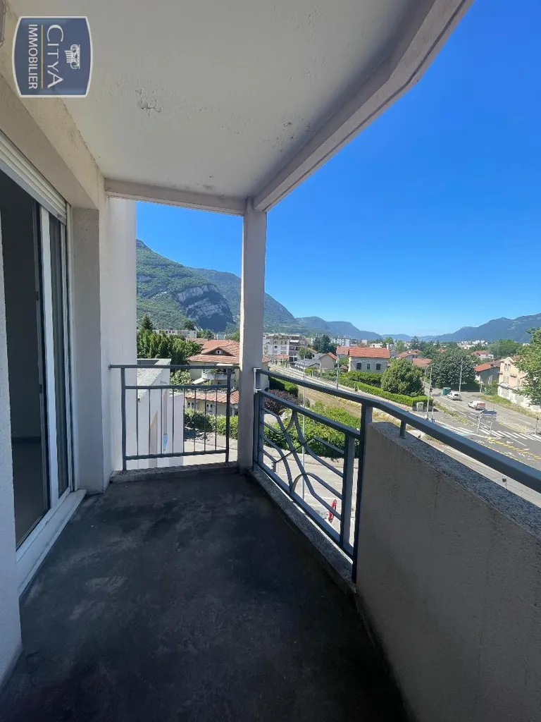 Balcony - 1-Bedroom Flat with Balcony in Fontaine