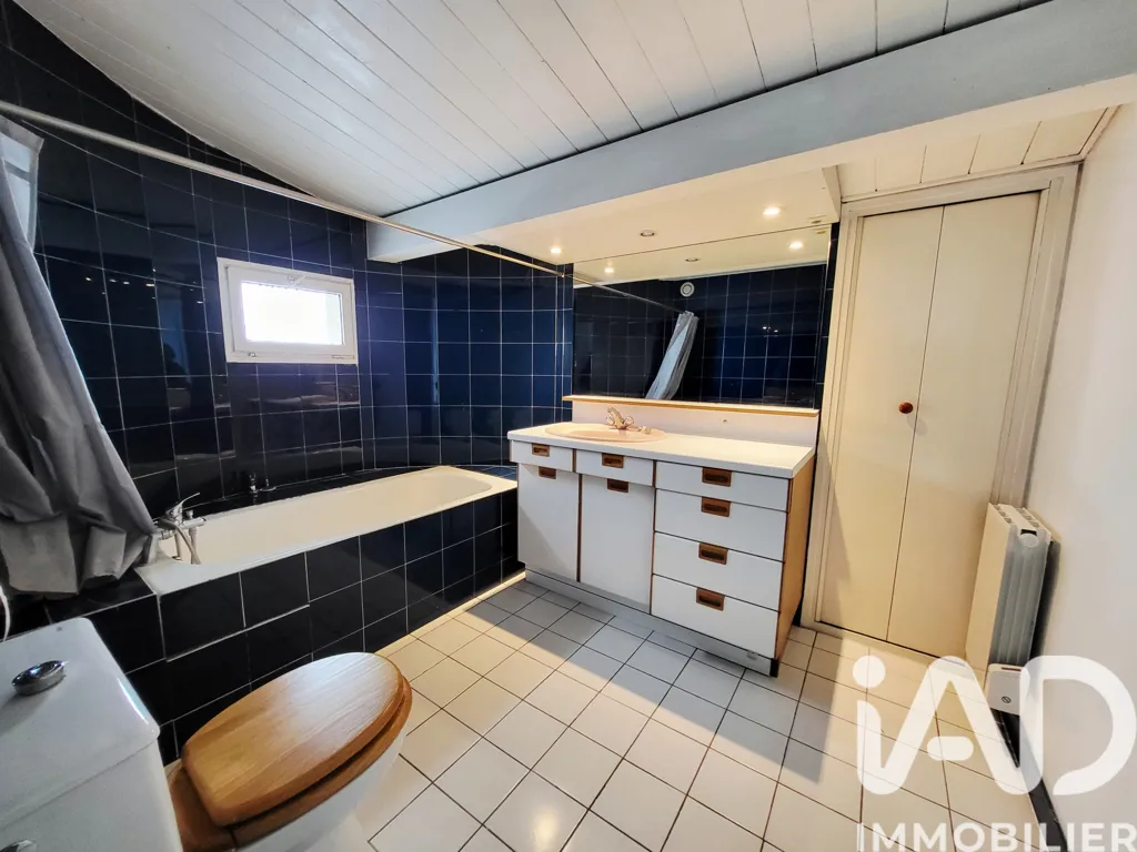 Salles de bain - Duplex Traversant au Dernier Étage à Enghien-les-Bains