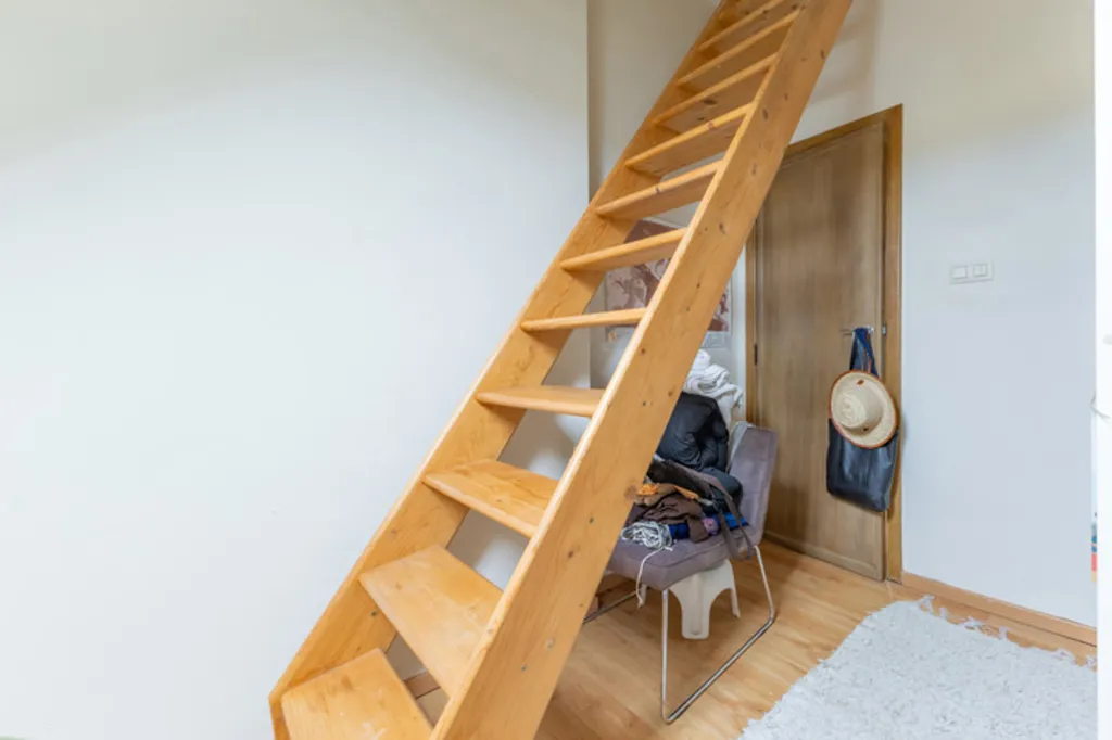 Rooms - House with Large Loft in Well-located Area