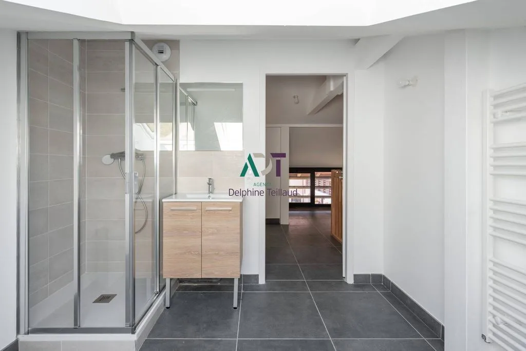 Vannitoad - Duplex Apartment with Terrace in Uriage