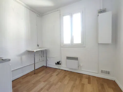Toad - 2-Bedroom Apartment with Air Conditioning in Avignon