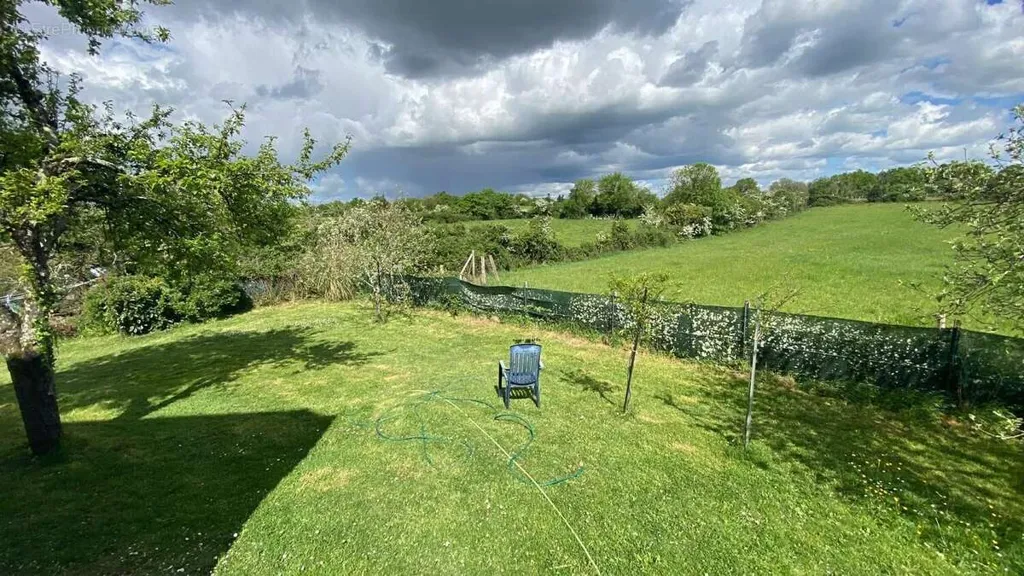 Jardin - Maison Rénovée avec Jardin à La Bazilière, Couëron