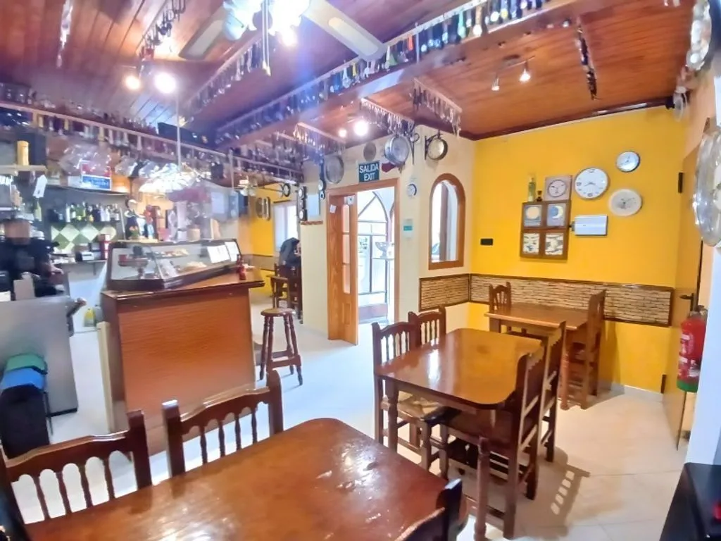 Söögituba - Chalet with Restaurant in Llorenç del Penedès