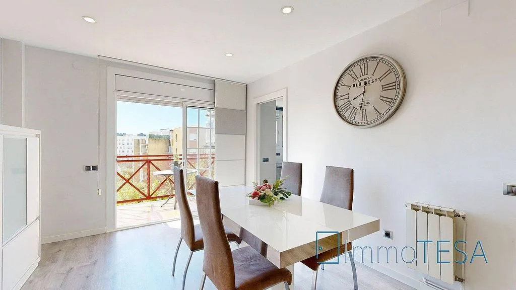 Salle à manger - Apartment with Balcony in Parc d’Europa
