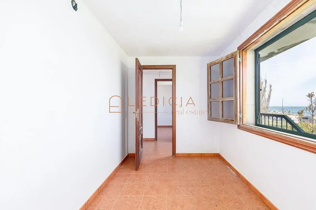 Pièces - Chalet to Renovate in Baiona