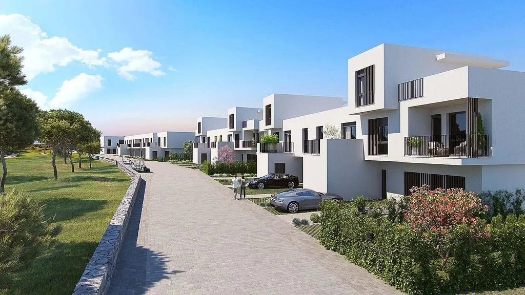 Semi-detached House with Pool in San Roque