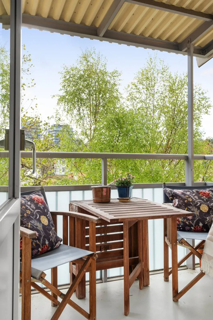 Rõdu - Apartment with Balcony in Central Location