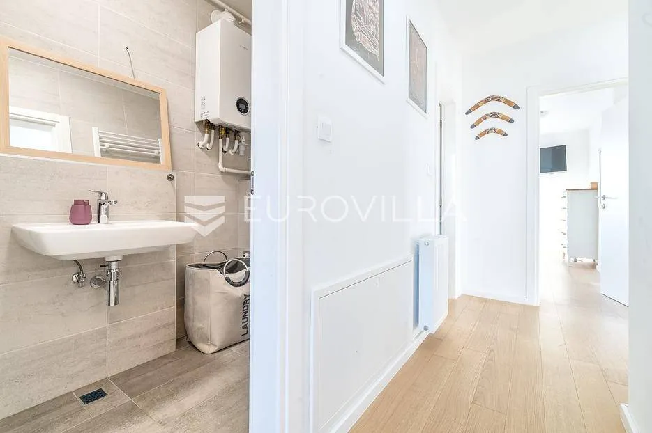 Entrée - Penthouse with Terraces in Vrapče, Zagreb