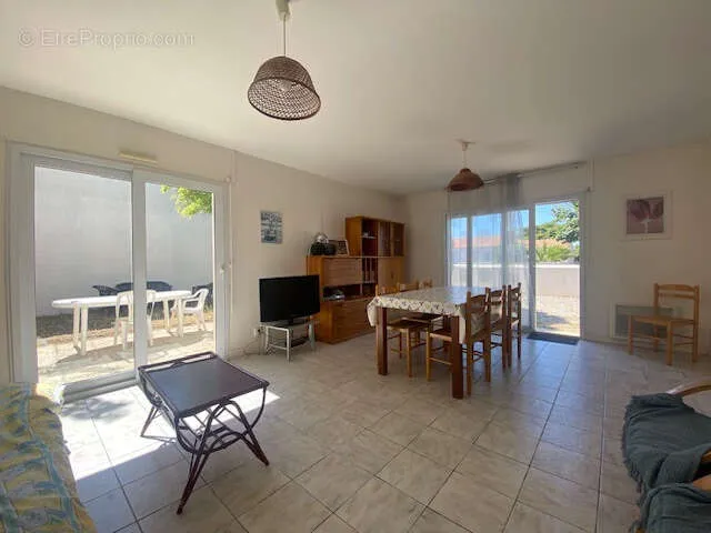 Séjour - Maison de Plain-Pied avec Terrasse près de la Plage