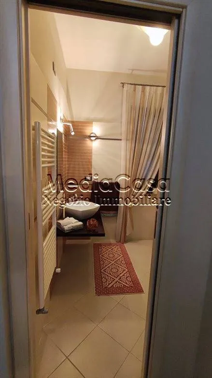 Salles de bain - Elegant Villa with Private Garden in Teverola
