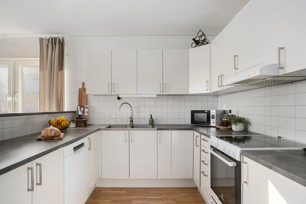 Kitchen - Modern Apartment with Balcony in Gimonäs
