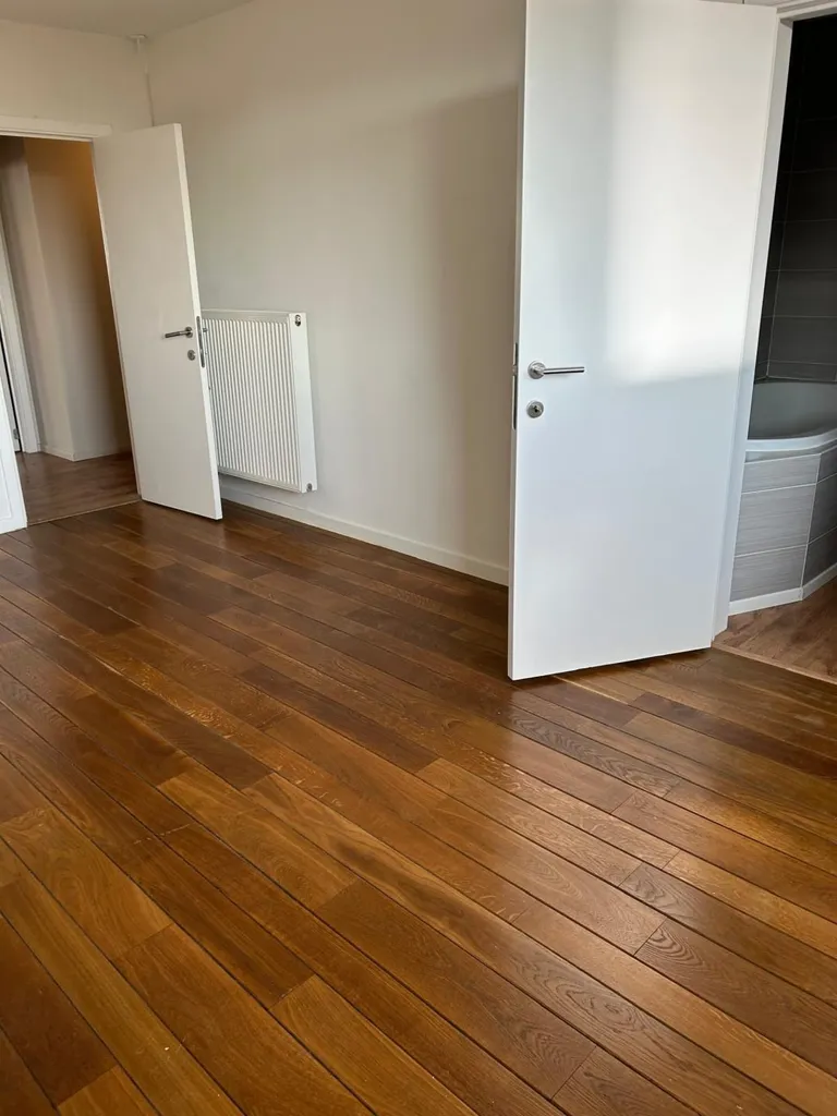 Toad - Spacious 3-Bedroom Apartment with Terrace in Central Location