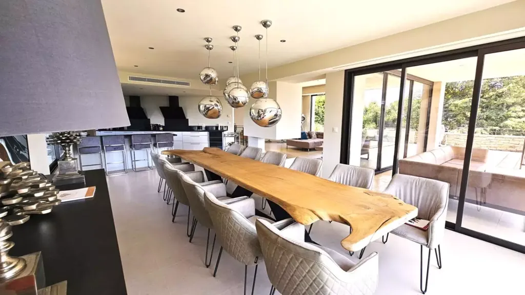 Dining Room - Prestigious Property with Sea View in Grimaud
