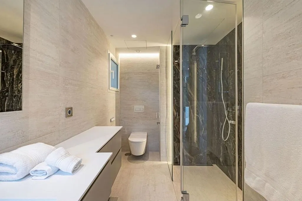 Vannitoad - Duplex with Pool in Marbella's Golden Mile