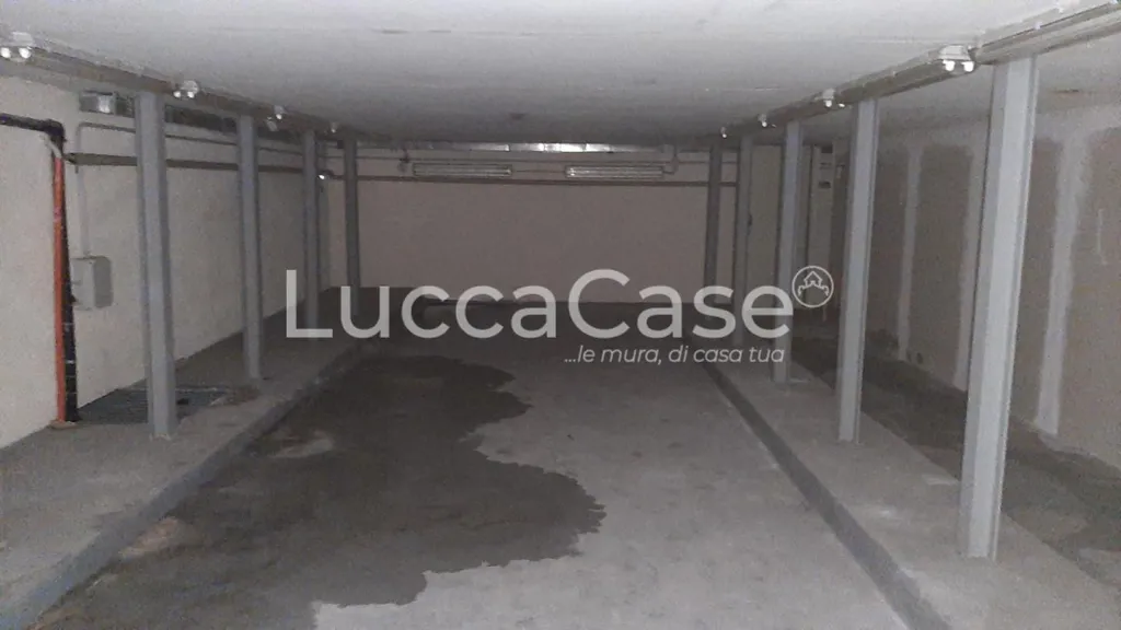 Garage - Office for Rent in Lucca with Basement
