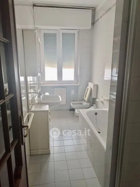 Salles de bain - Central Flat with Balcony in Novi Ligure
