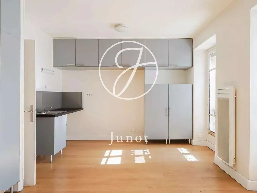 Kitchen - 4-Piece Apartment with Courtyard View in Paris 75011