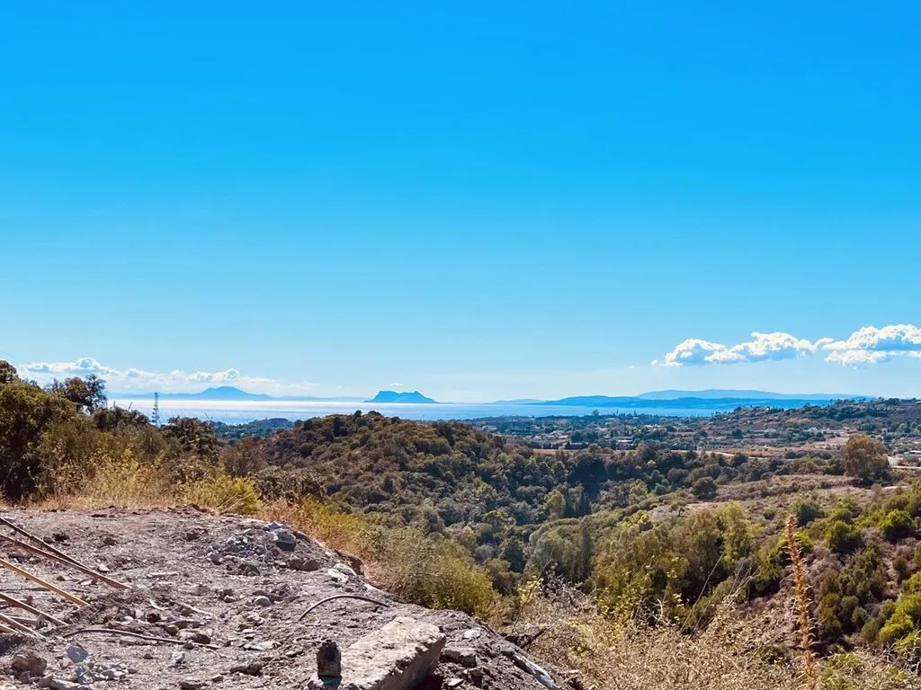 Jardin - Luxury Villa Plot with Mountain Views in Estepona
