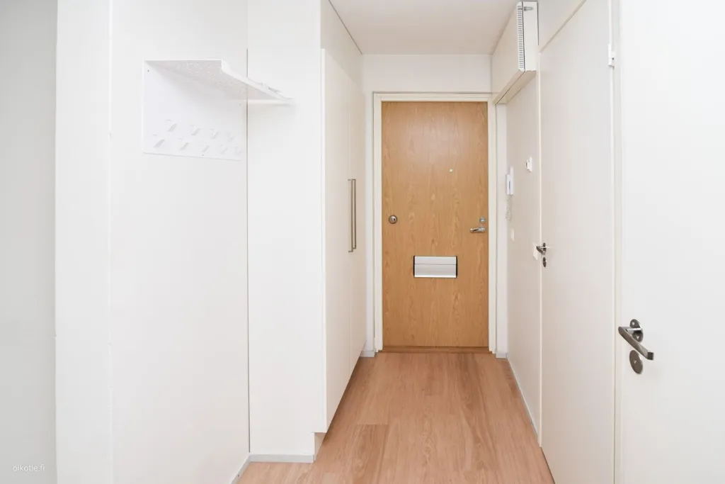 Ingresso - Renovated Studio Flat with Balcony in Kontula