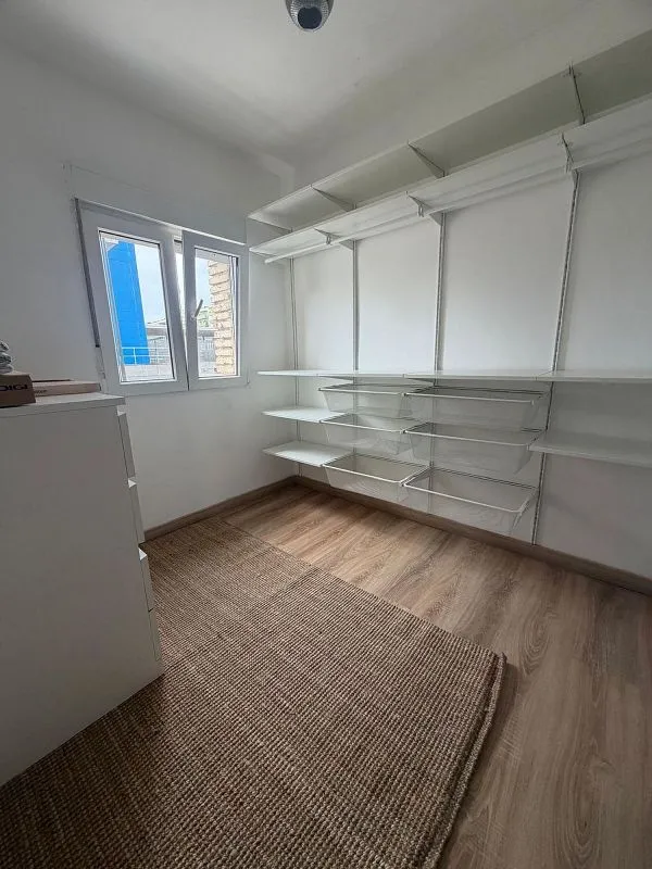 Pièces - Modernised 2-Bed Flat with A/C in Oliver