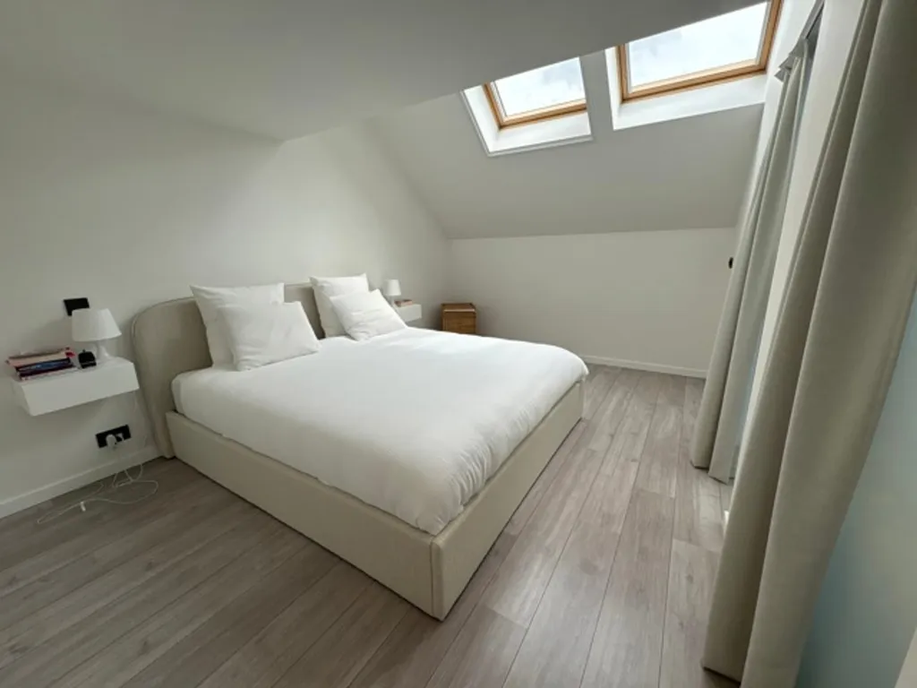 Chambres - Duplex Lumineux avec Cave et Parking à Nice