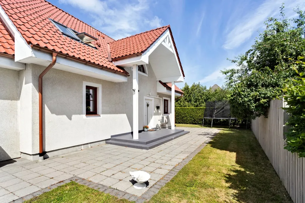 Extérieur - Corner Plot Stone House with Garden in Quiet Location