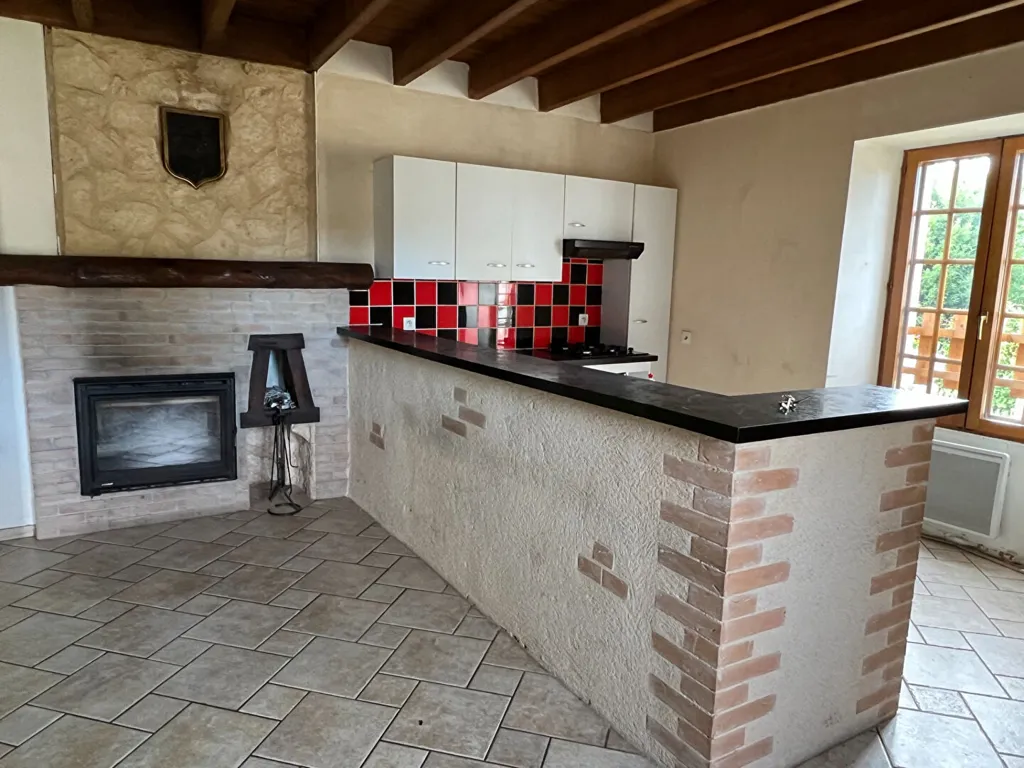 Cuisine - Maison de Village avec Cachet Ancien à BERRIE
