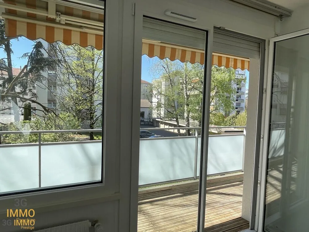 Balcony - Spacious 6-Piece Apartment with Balcony in Annemasse