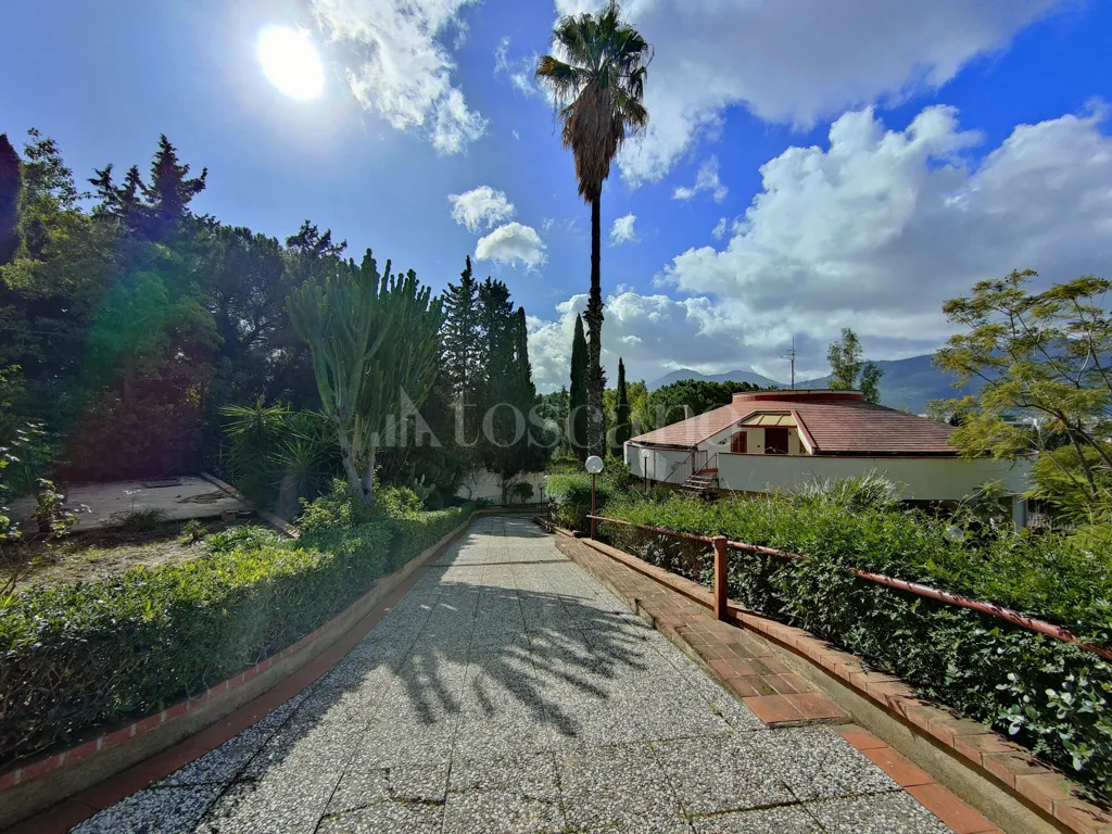 Välivaade - Luxury Villa with Circular Design in Palermo