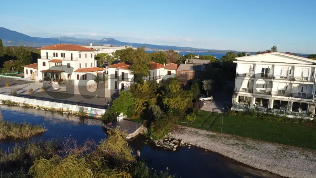 Õhuvaade - Lakefront Bilocale with Garden in Sirmione
