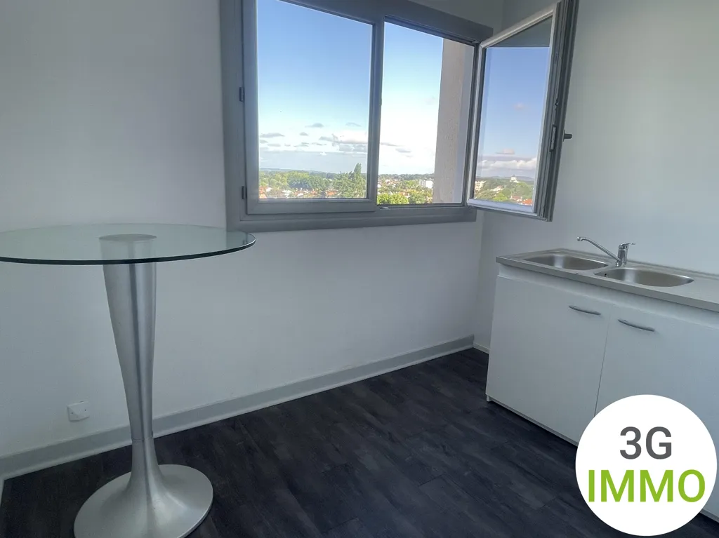 Cuisine - Appartement Lumineux avec Vue Dégagée à Pau