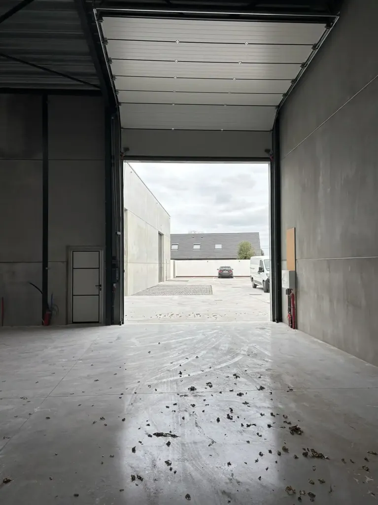 Garage - Local commercial à OOSTVLETEREN