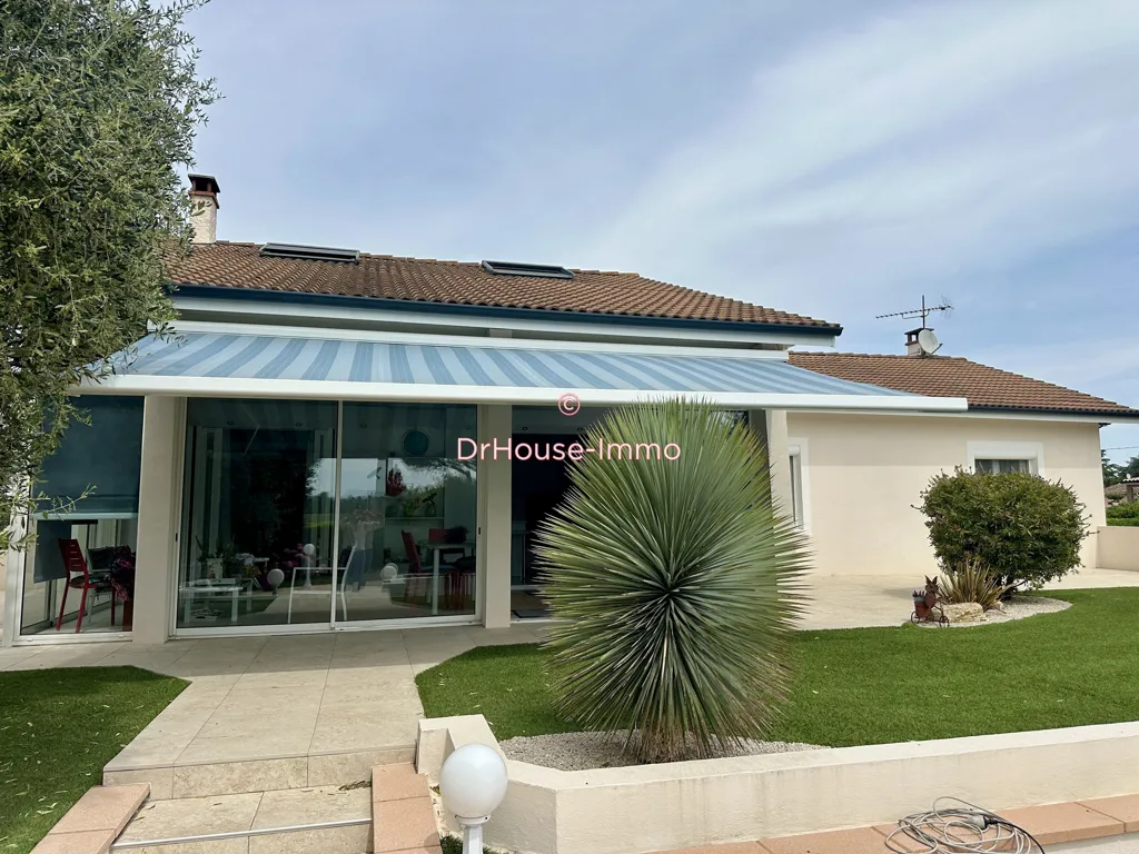 Extérieur - Maison avec Piscine et Jardin à Malissard