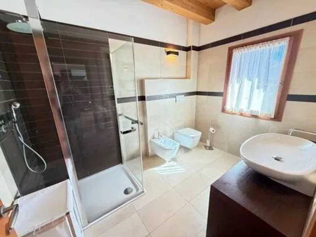 Salles de bain - Modern Villa with Solar Panels in Limana, Veneto