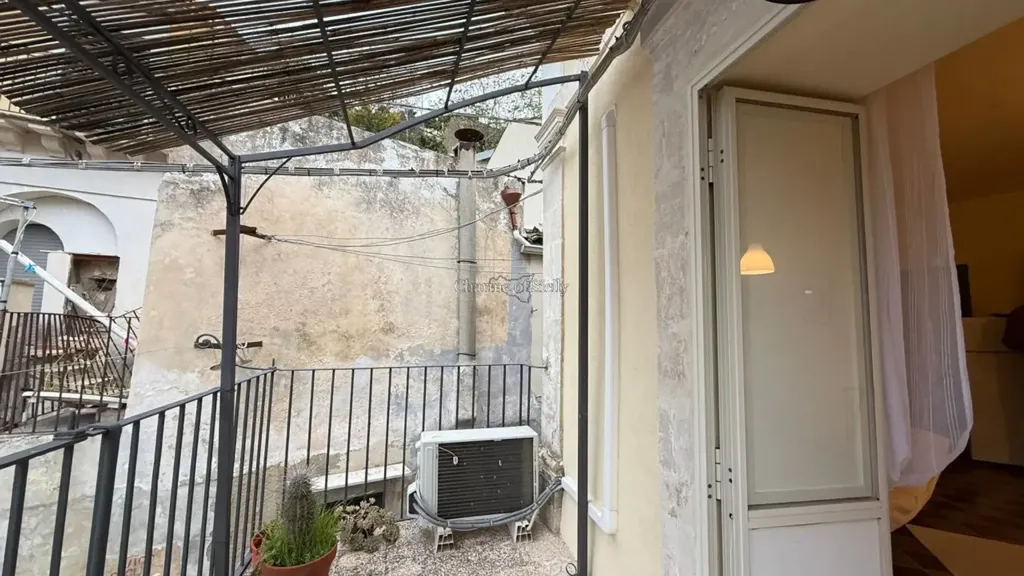 Balcon - Renovated Apartment with Balcony in Modica